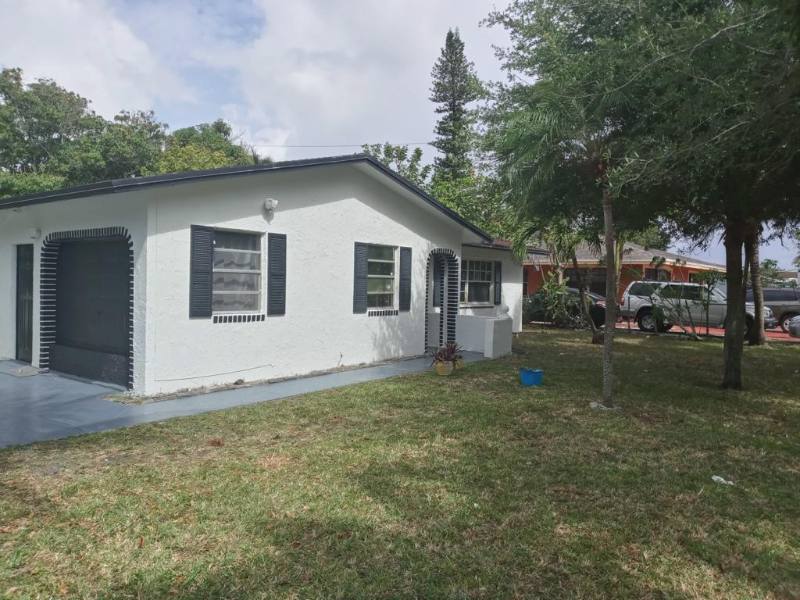 House for rent at 671 SW 28 Way, Fort Lauderdale, FL 33312
