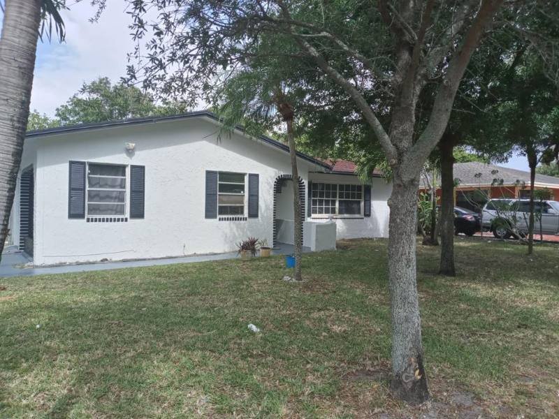 House for rent at 671 SW 28 Way, Fort Lauderdale, FL 33312