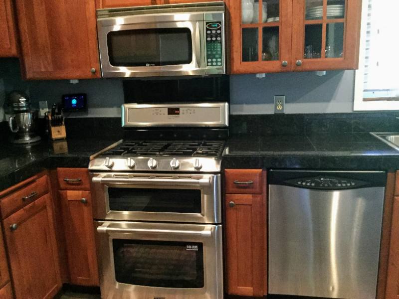 House for rent at 5112 SE Aldercrest Rd, Portland, OR 97222