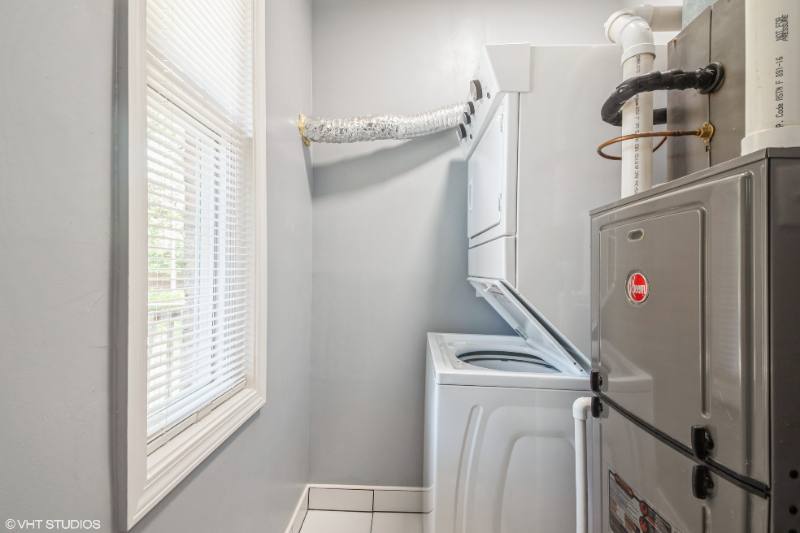 Apartment for rent at 6649 S Greenwood Ave #1, Chicago, IL 60637