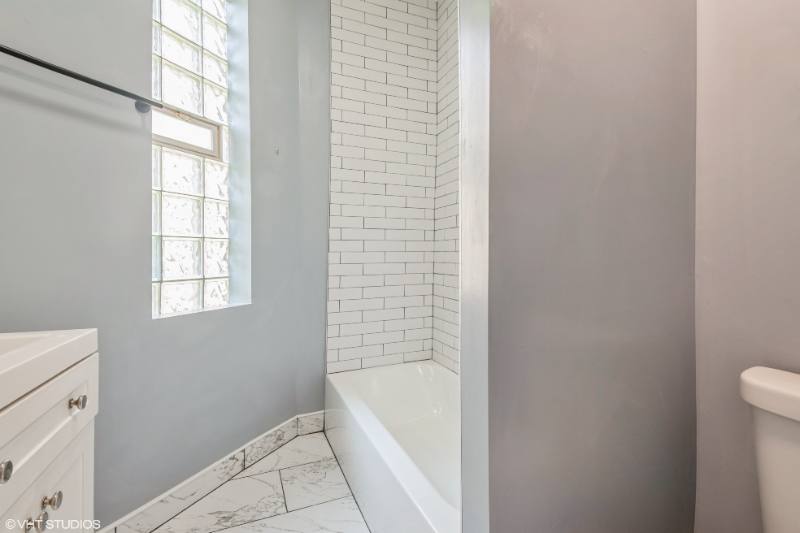 Apartment for rent at 6649 S Greenwood Ave #1, Chicago, IL 60637