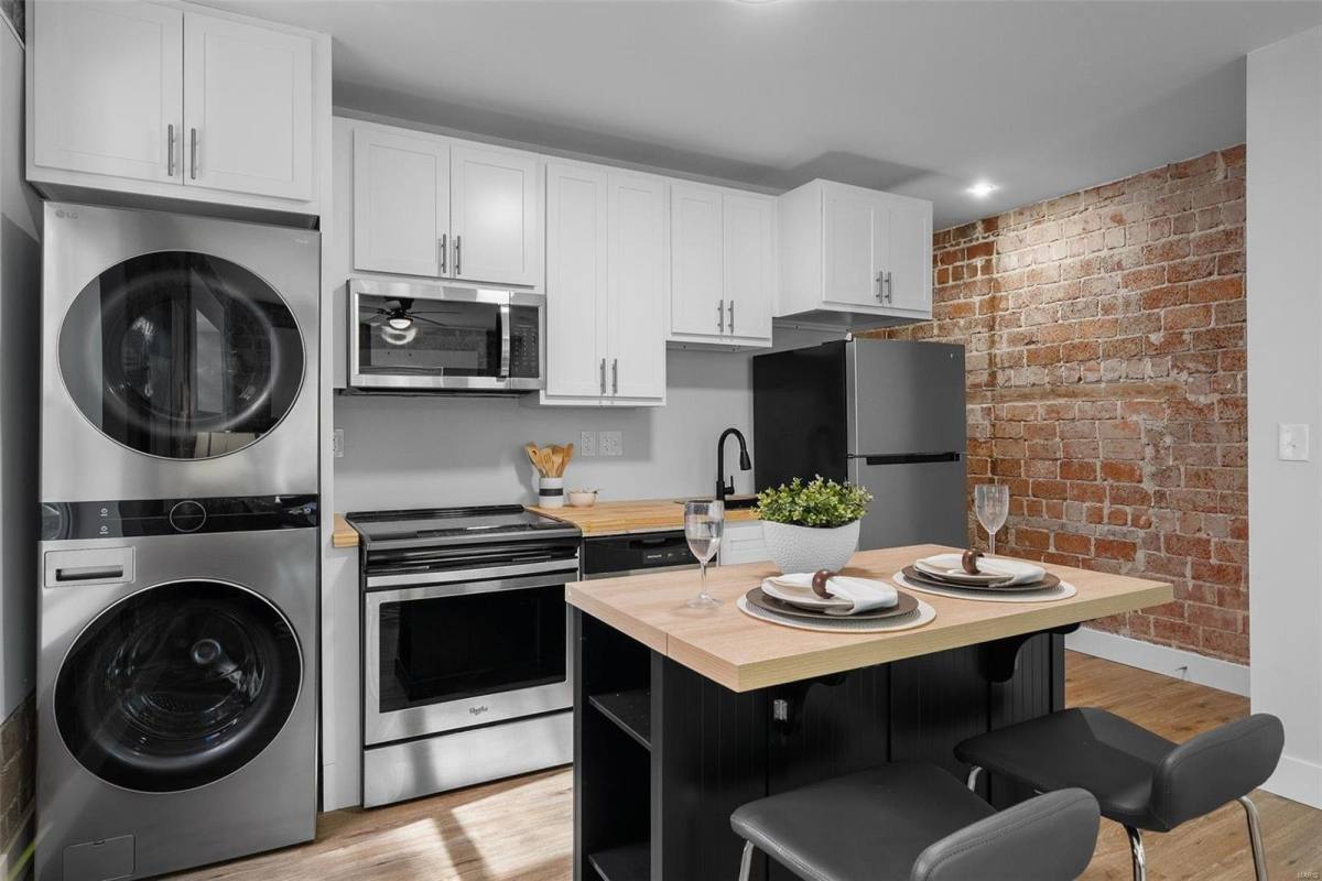 Apartment for rent at 5303 Bancroft Ave #2W, Saint Louis, MO 63109