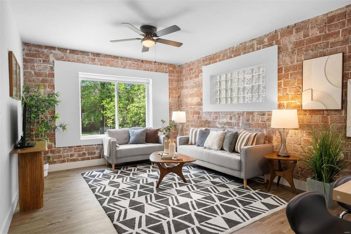 Apartment for rent at 5303 Bancroft Ave #2W, Saint Louis, MO 63109