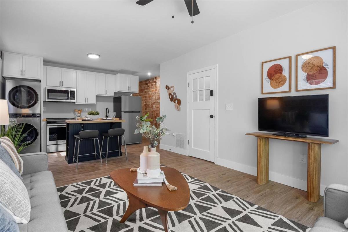 Apartment for rent at 5303 Bancroft Ave #2W, Saint Louis, MO 63109