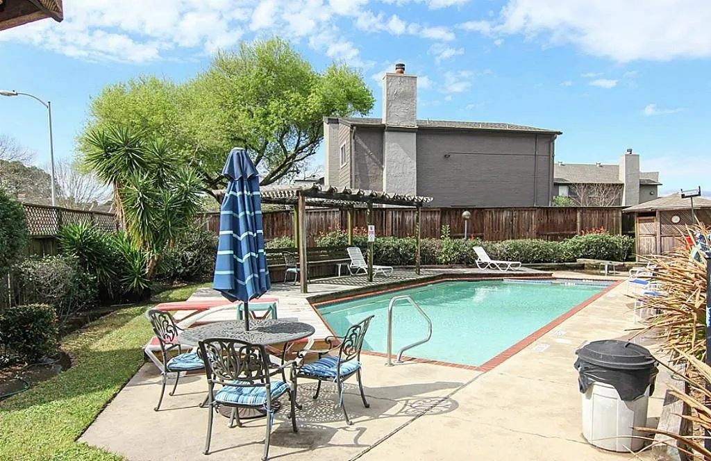 Condo for rent at 2323 Fairwind Rd #105, Houston, TX 77062