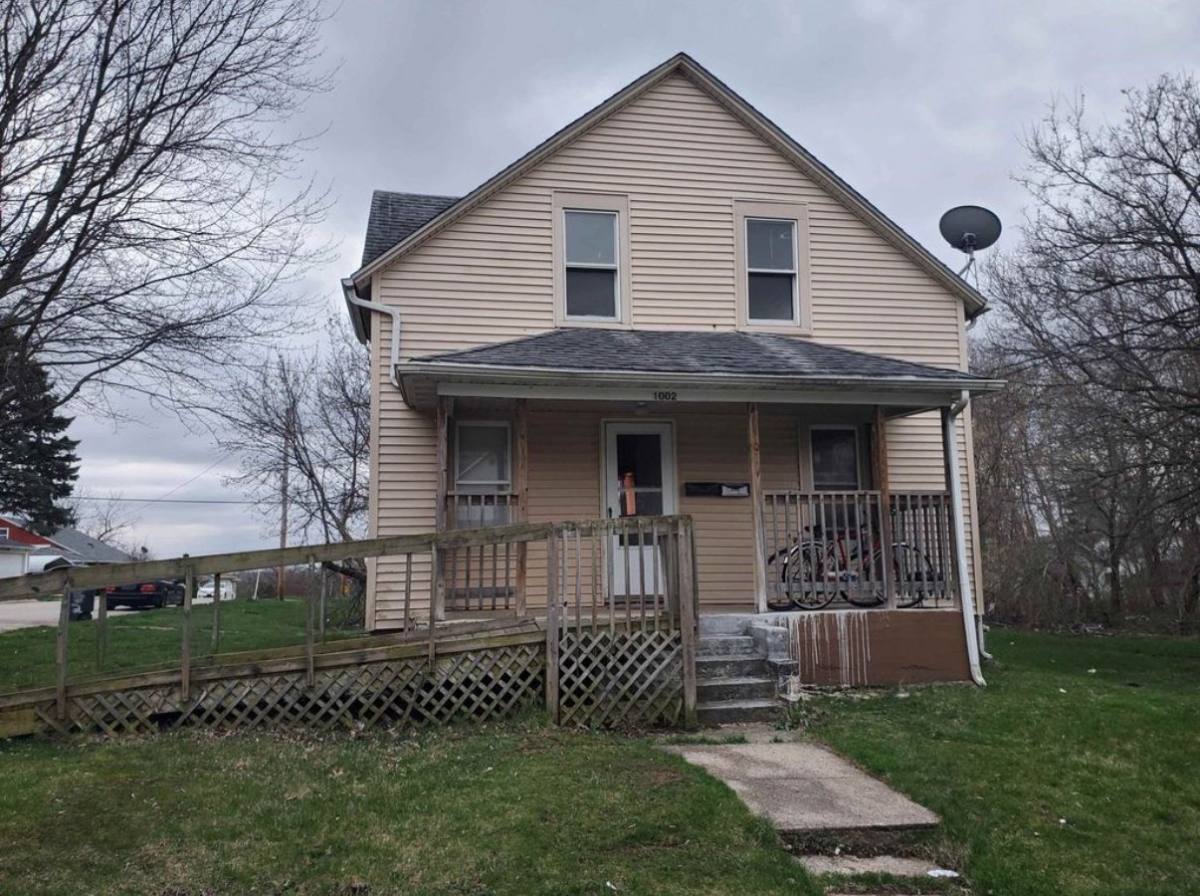 Apartment for rent at 1002 Lincoln Ave #2, Rockford, IL 61102