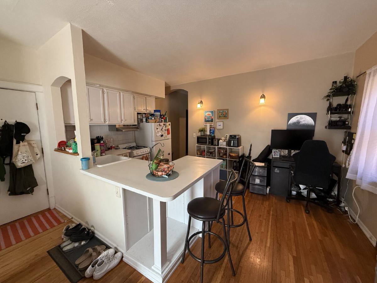 Apartment for rent at 2006 2008 Dupont Ave S #5, Minneapolis, MN 55405