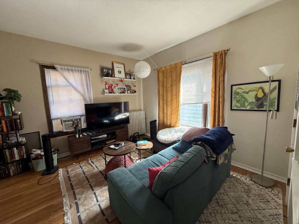 Apartment for rent at 2006 2008 Dupont Ave S #5, Minneapolis, MN 55405