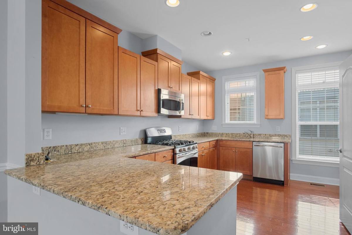 Townhouse for rent at 428 N Thomas St, Arlington, VA 22203