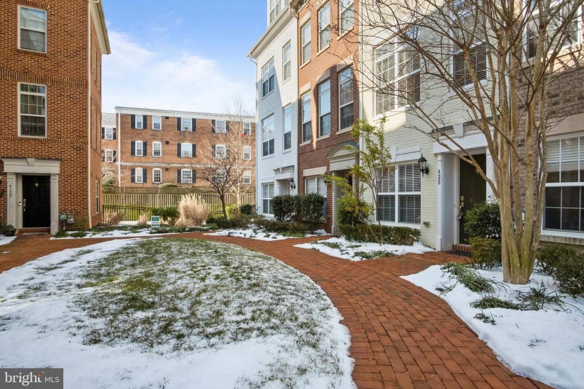 Townhouse for rent at 428 N Thomas St, Arlington, VA 22203