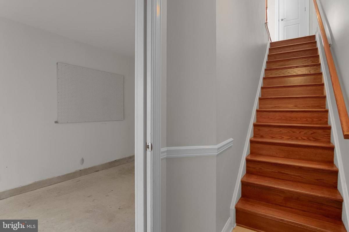 Townhouse for rent at 428 N Thomas St, Arlington, VA 22203