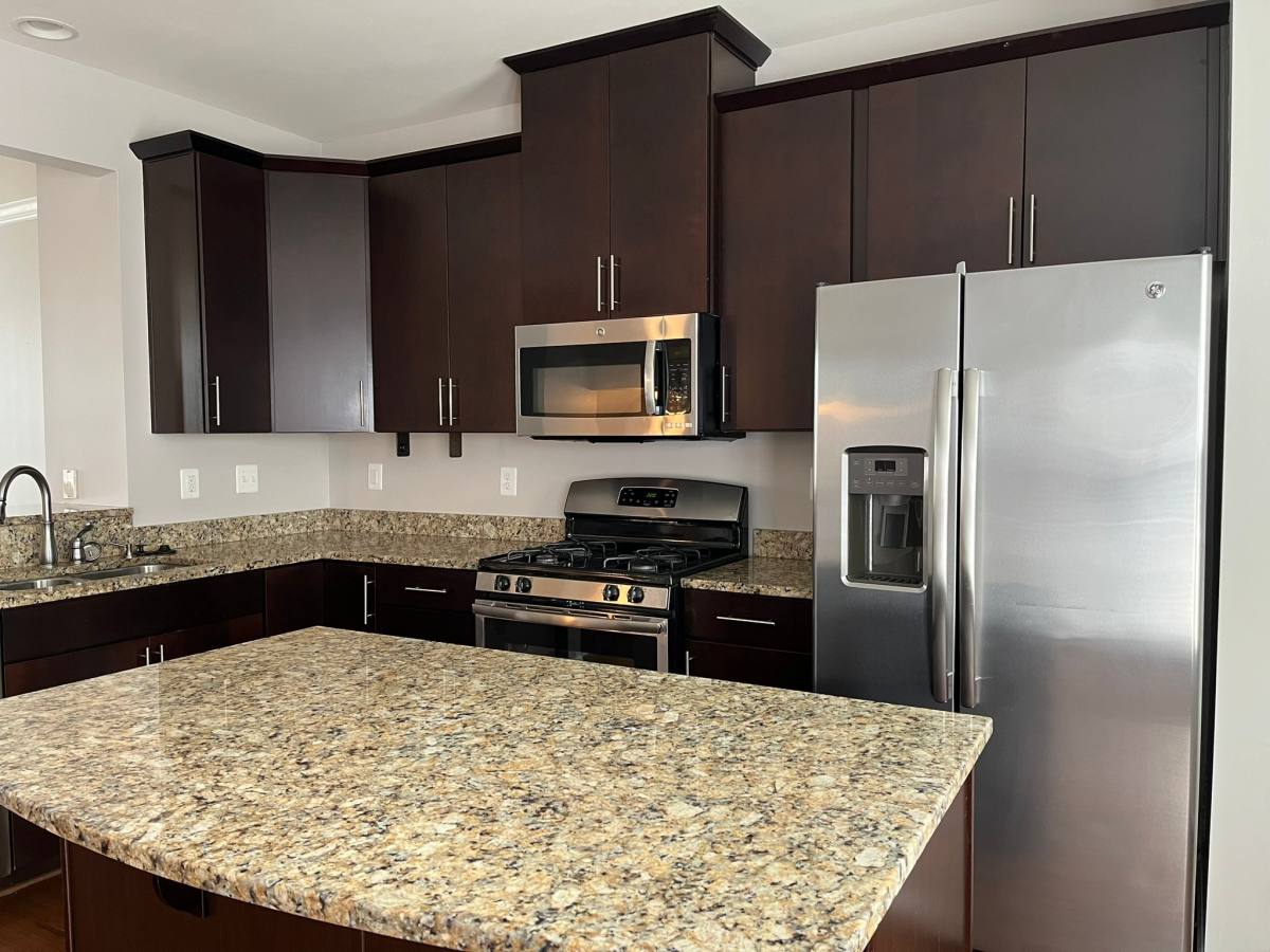 Townhouse for rent at 7212 Yesterday Lane, Elkridge, MD 21075