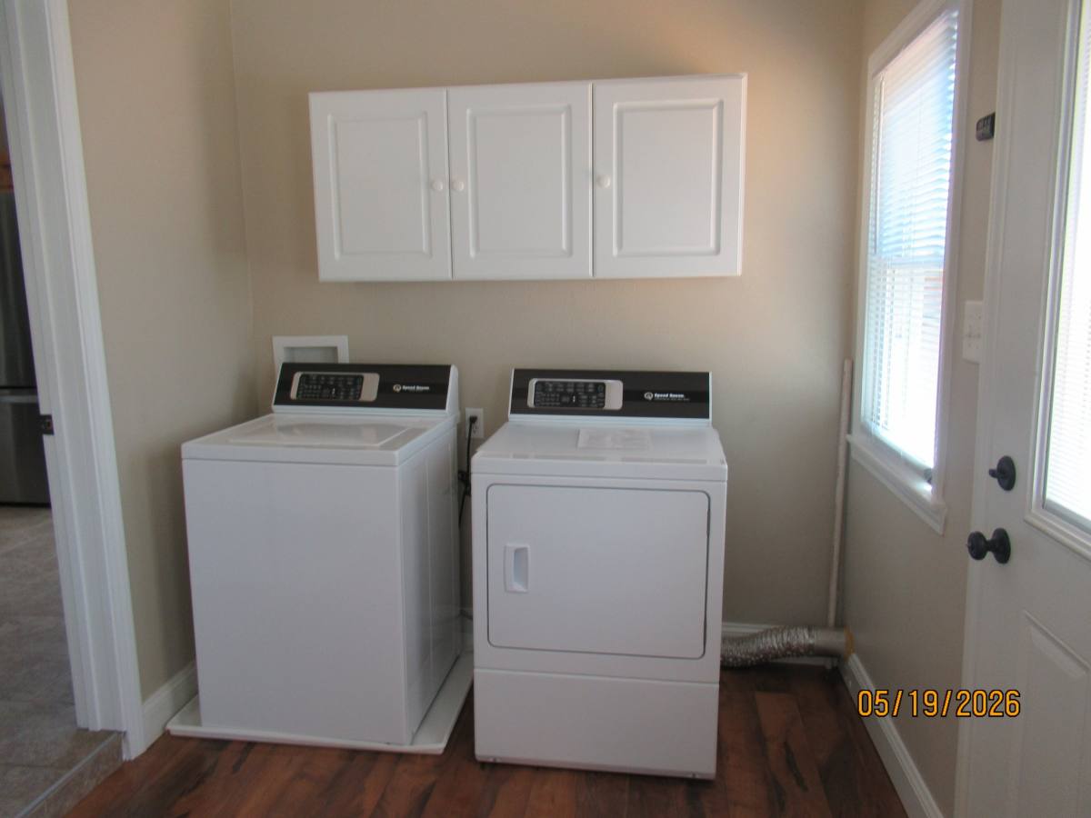 House for rent at 1012 Carrie Ave, Des Moines, IA 50315