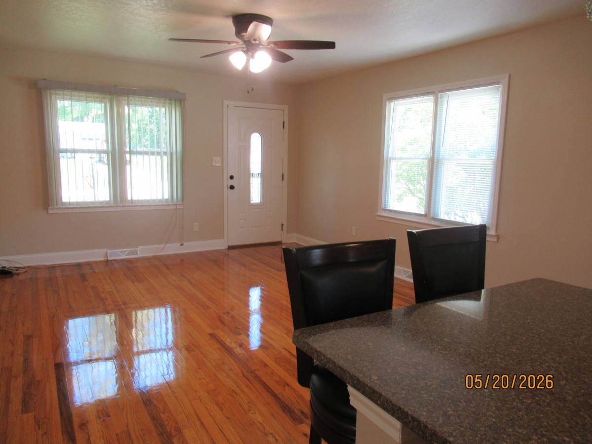 House for rent at 1012 Carrie Ave, Des Moines, IA 50315