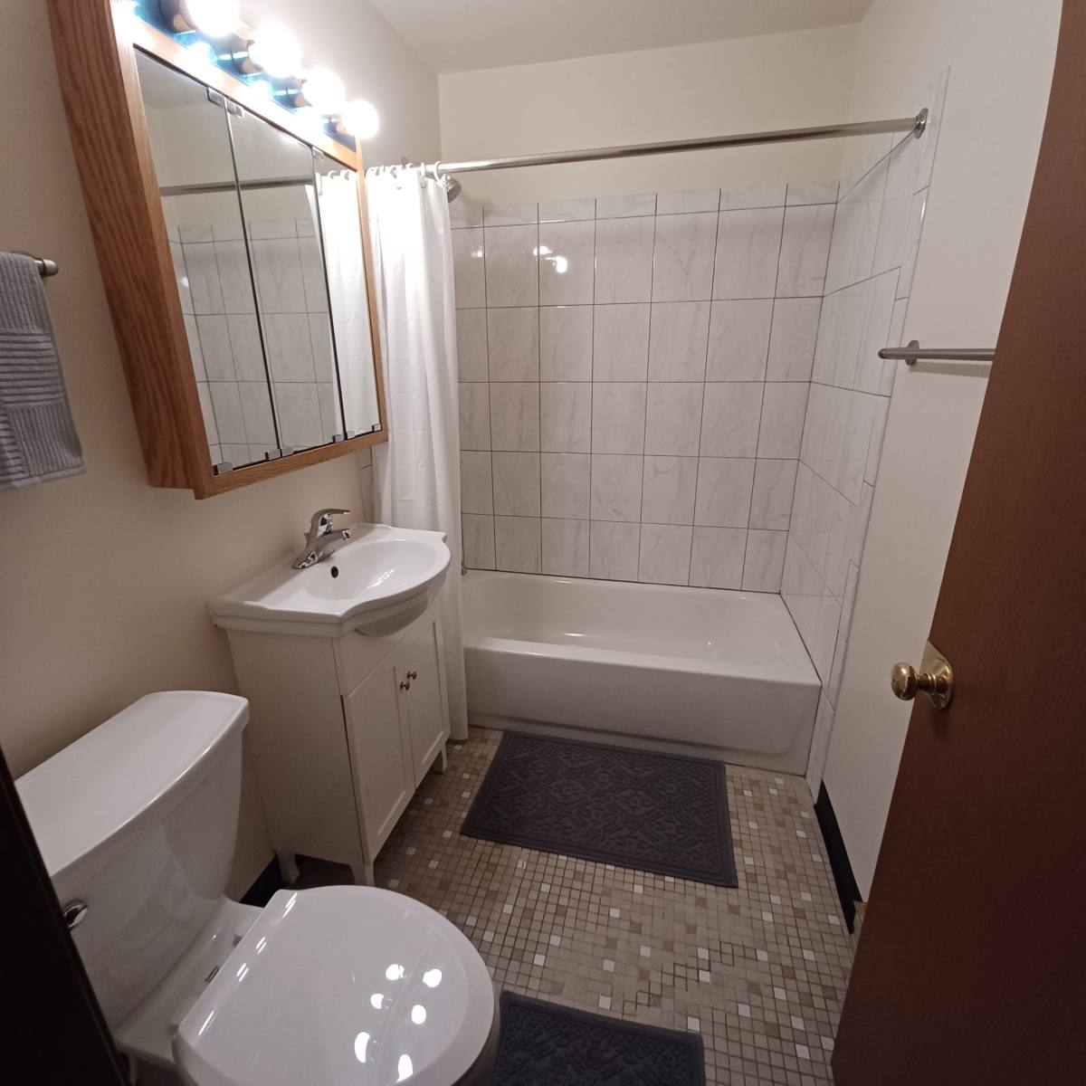 Apartment for rent at 1824 Goodwin Dr #2A, Palatine, IL 60074