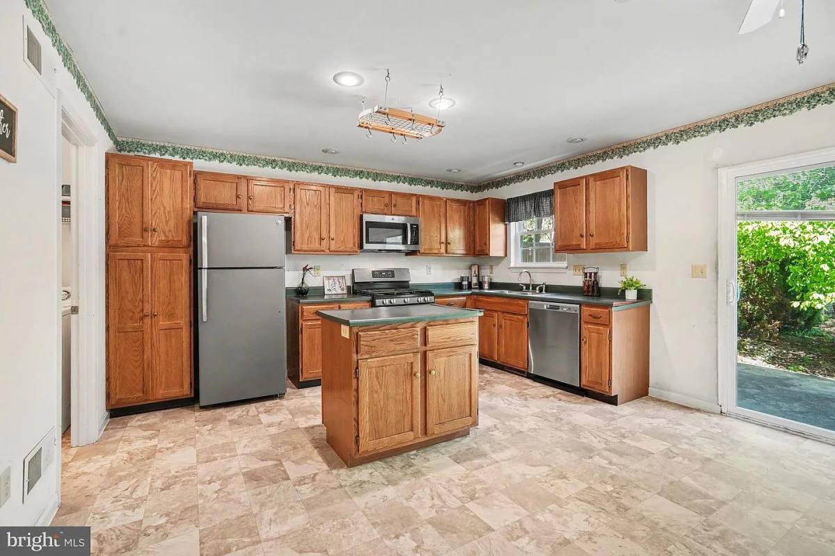 Townhouse for rent at 239 G St, Carlisle, PA 17013