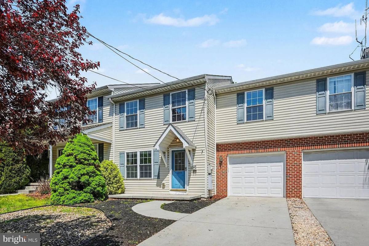 Townhouse for rent at 239 G St, Carlisle, PA 17013