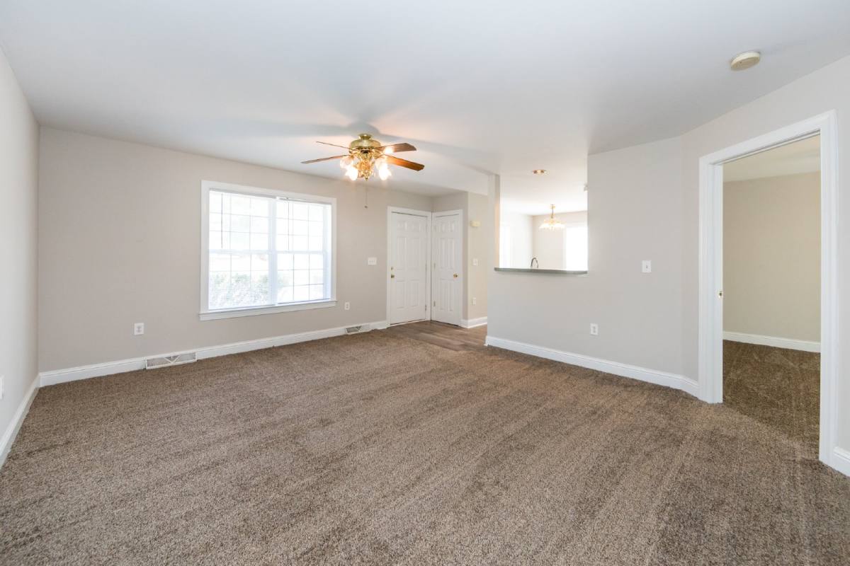 House for rent at 814 King Arthur Dr, Gastonia, NC 28056
