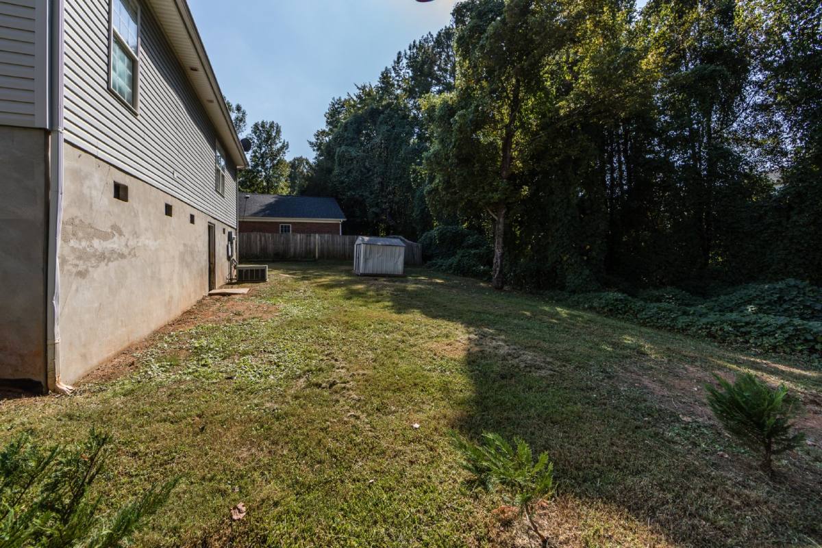 House for rent at 814 King Arthur Dr, Gastonia, NC 28056