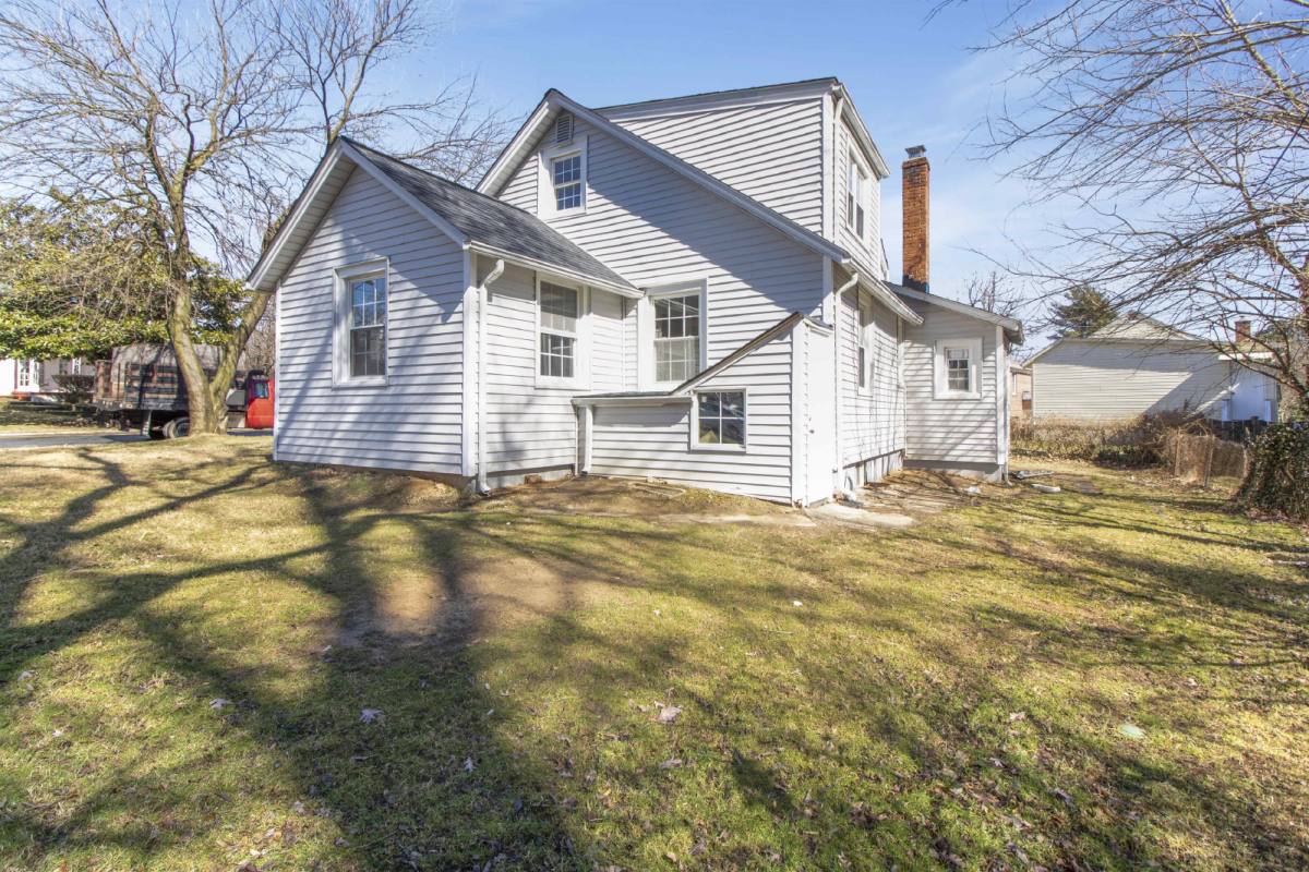 House for rent at 227 Frederick Ave, Rockville, MD 20850