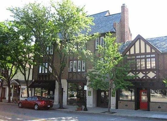 Apartment for rent at 413 Main St #21, Glen Ellyn, IL 60137