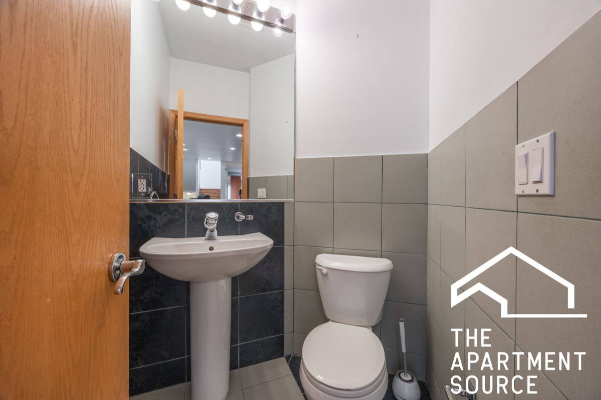 Apartment for rent at 1049 N Winchester #2, Chicago, IL 60622