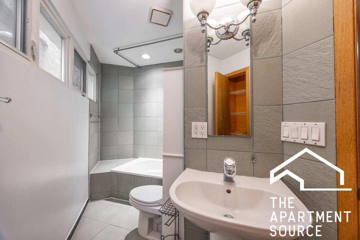 Apartment for rent at 1049 N Winchester #2, Chicago, IL 60622
