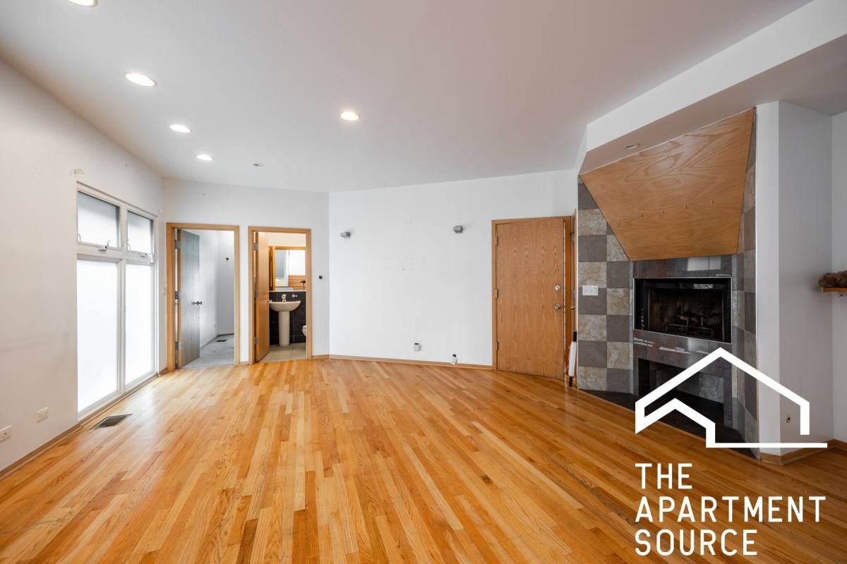 Apartment for rent at 1049 N Winchester #2, Chicago, IL 60622