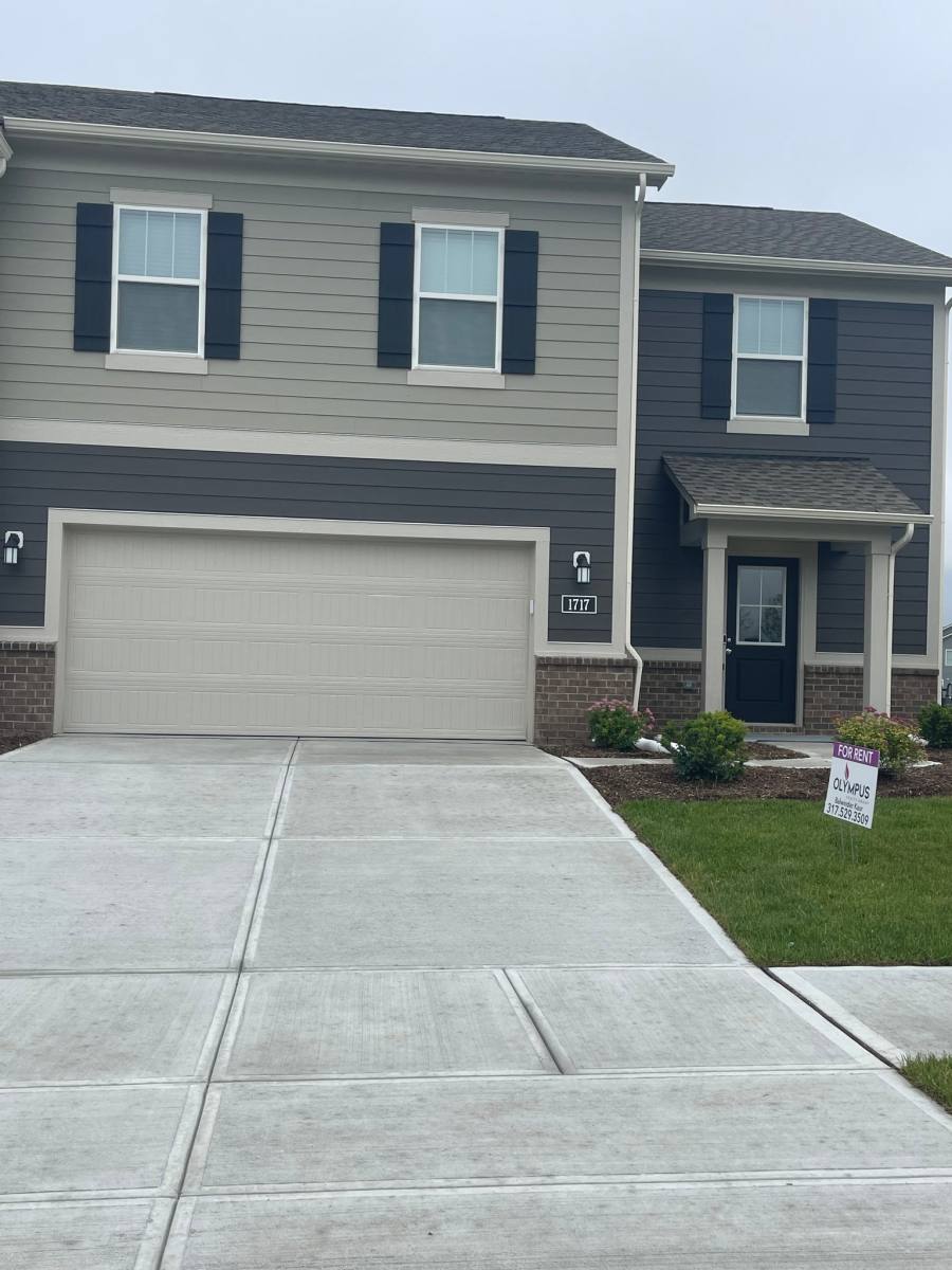 House for rent at 1717 Woods Edge Dr, Greenwood, IN 46143