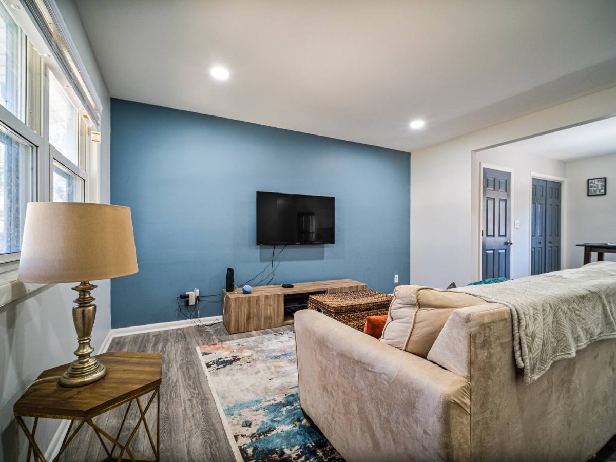 House for rent at 2515 Thornton Rd, Charlotte, NC 28208