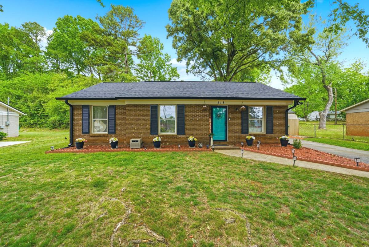 House for rent at 818 Dedmon Dr, Charlotte, NC 28216