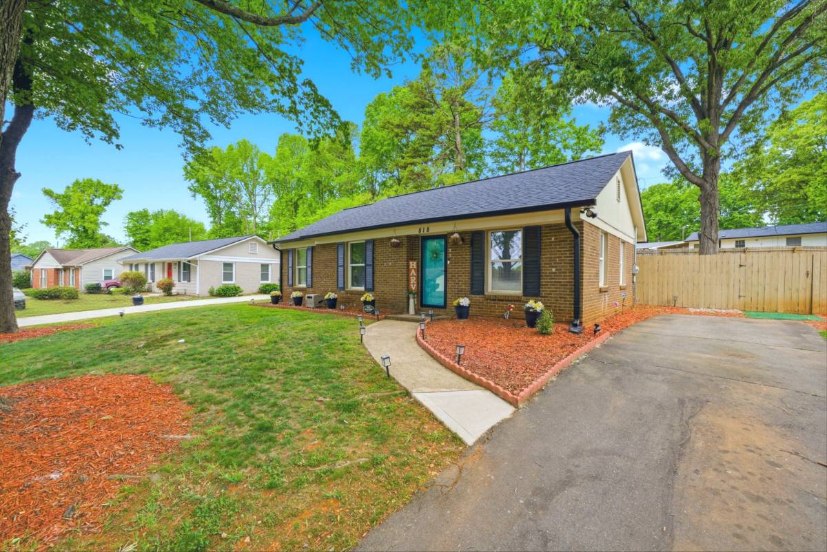 House for rent at 818 Dedmon Dr, Charlotte, NC 28216