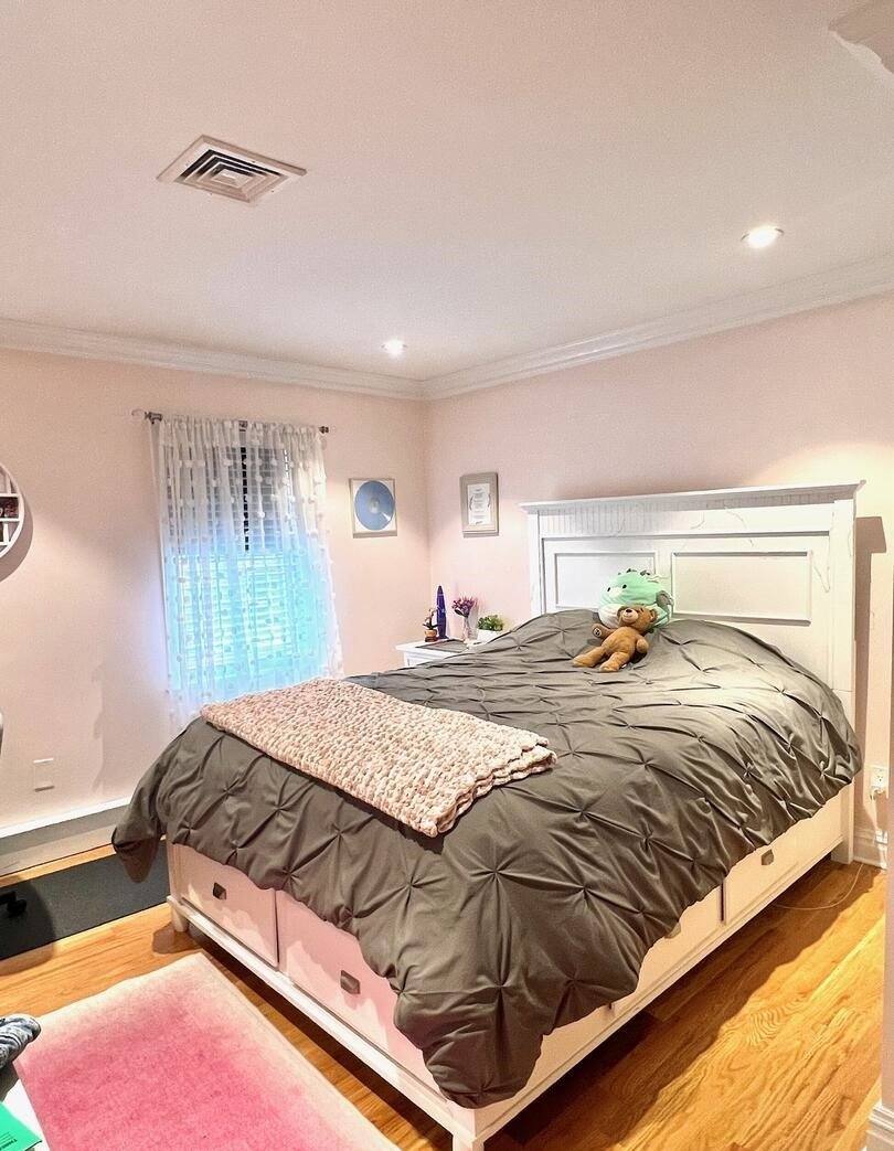 House for rent at 318 Jericho Turnpike #1R, Floral Park, NY 11001