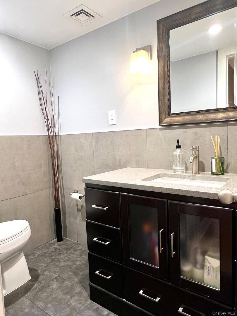 House for rent at 318 Jericho Turnpike #1R, Floral Park, NY 11001