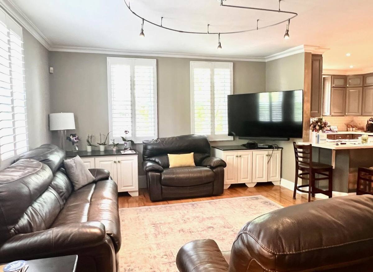 House for rent at 318 Jericho Turnpike #1R, Floral Park, NY 11001