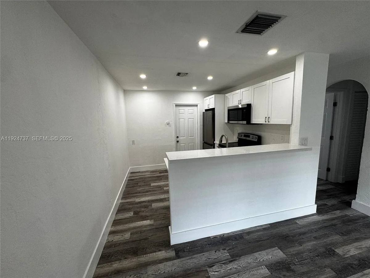 Apartment for rent at 2030 Taylor St, Hollywood, FL 33021