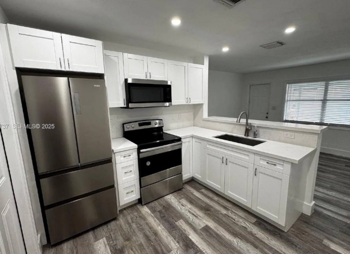 Apartment for rent at 2030 Taylor St, Hollywood, FL 33021
