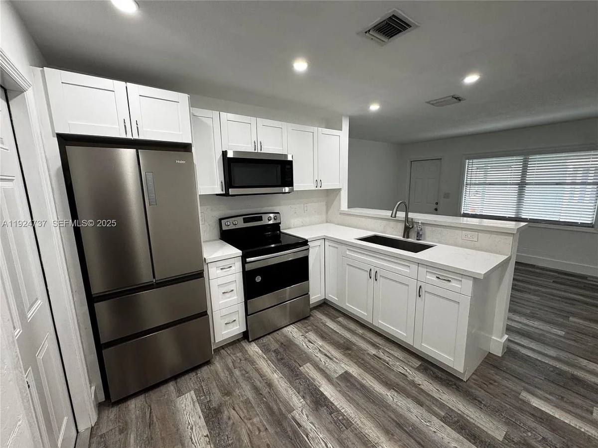 Apartment for rent at 2030 Taylor St, Hollywood, FL 33021