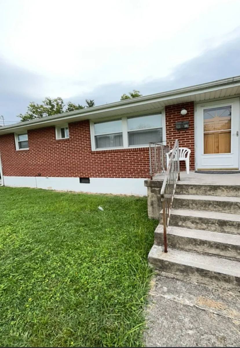Apartment for rent at 1129 Forest Park Blvd NW #A, Roanoke, VA 24017