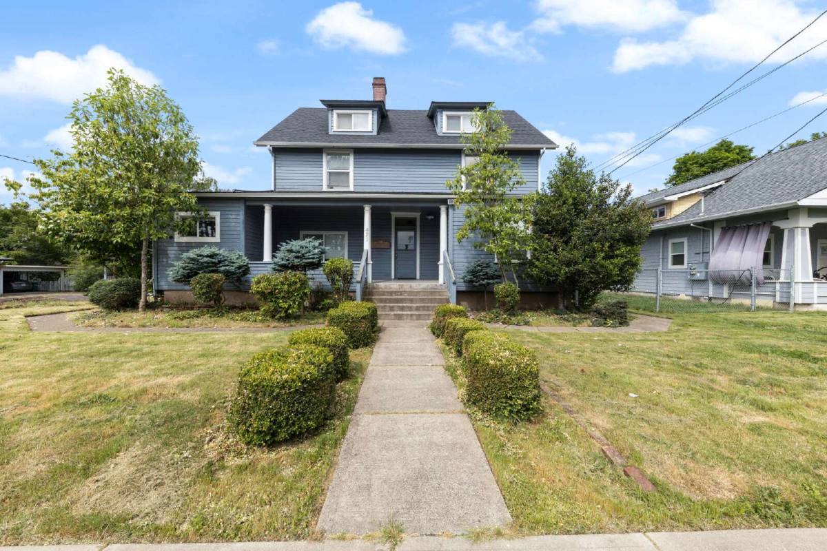 Apartment for rent at 421 S College St #4, Newberg, OR 97132