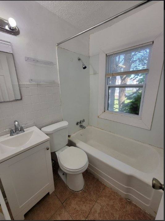 Apartment for rent at 1185 E 167th St #2, Cleveland, OH 44110