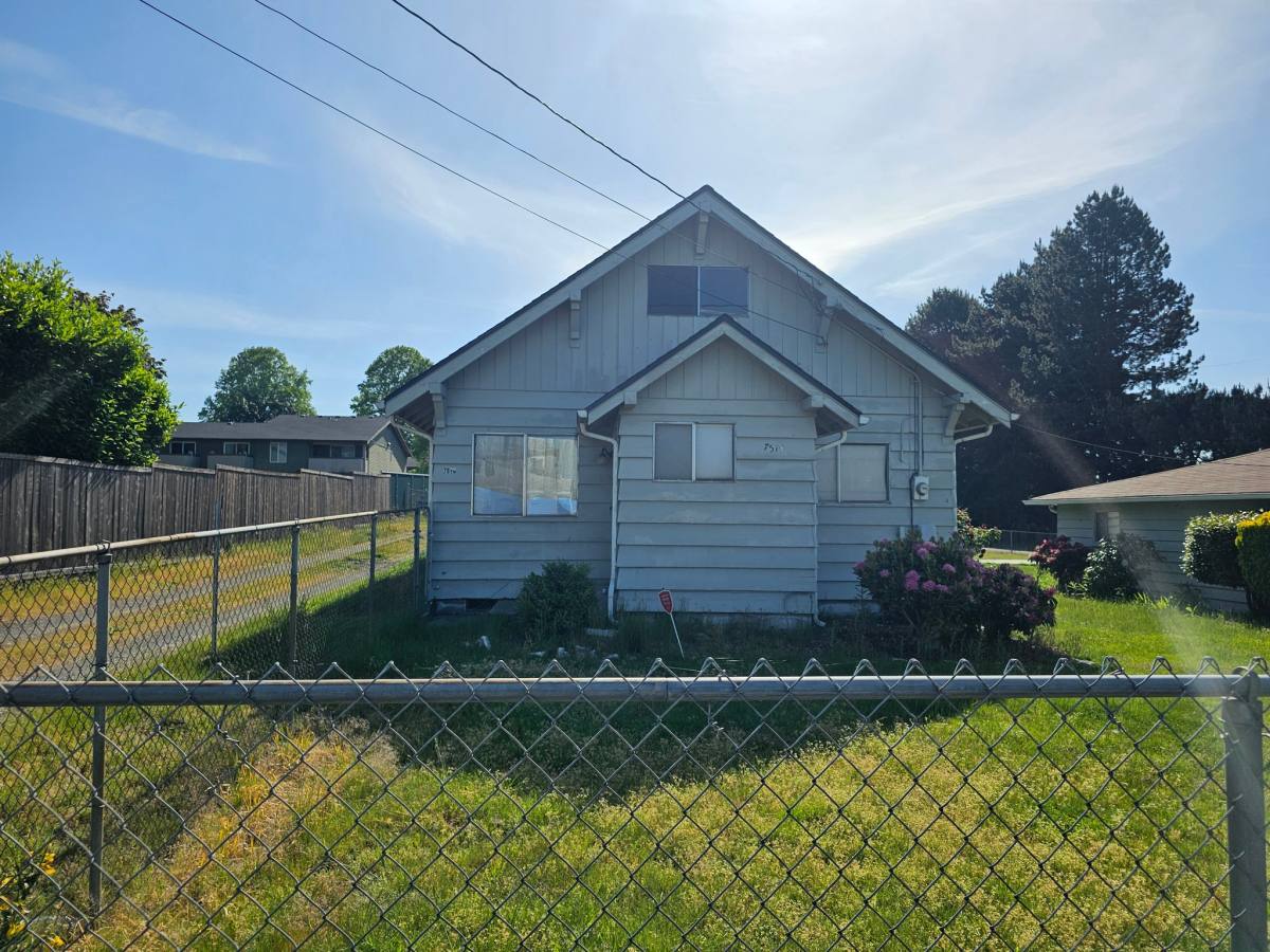 House for rent at 7519 Lakewood Dr W, Lakewood, WA 98499