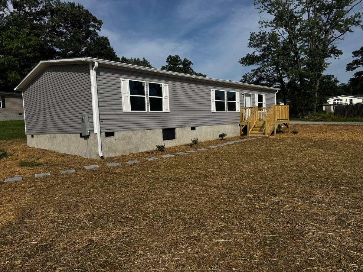 House for rent at 44 Pop Corn Dr, Hendersonville, NC 28792
