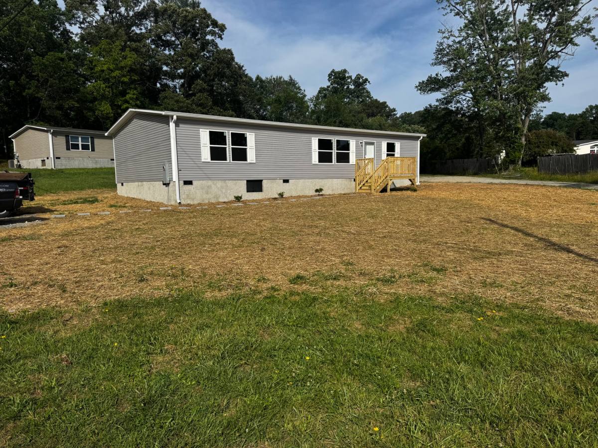 House for rent at 44 Pop Corn Dr, Hendersonville, NC 28792