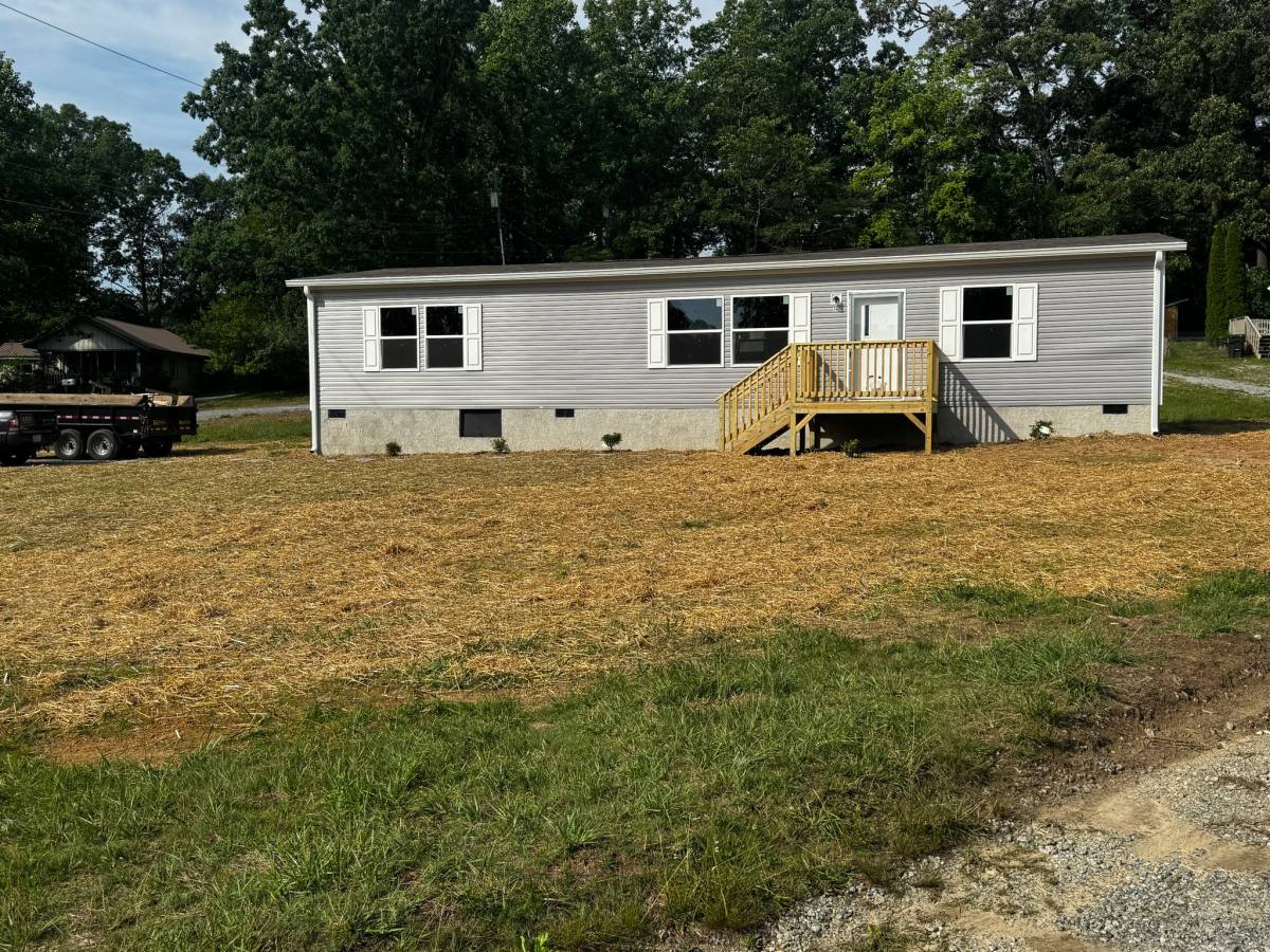 House for rent at 44 Pop Corn Dr, Hendersonville, NC 28792