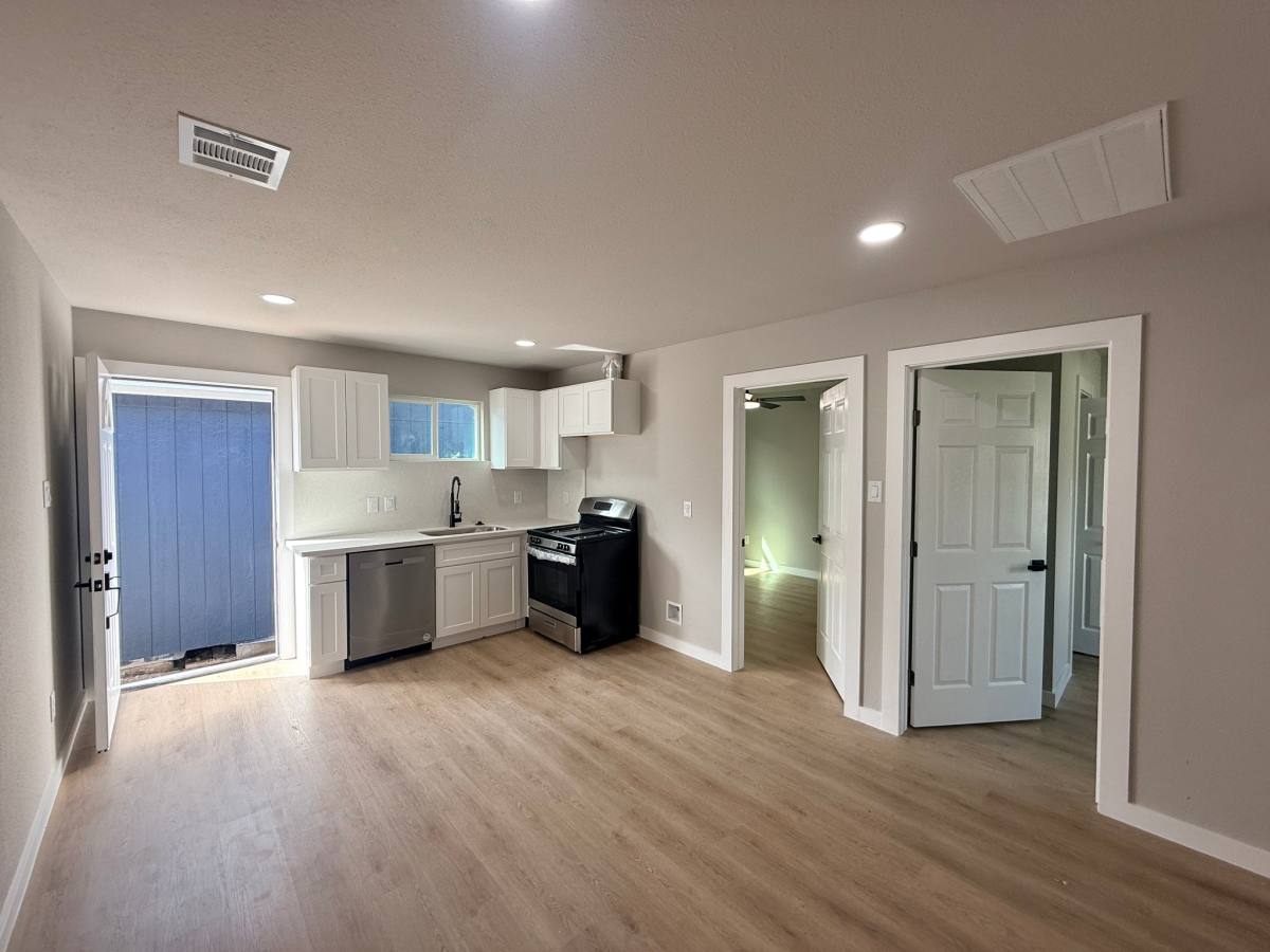 Apartment for rent at 7909 Ford St #4, Houston, TX 77012