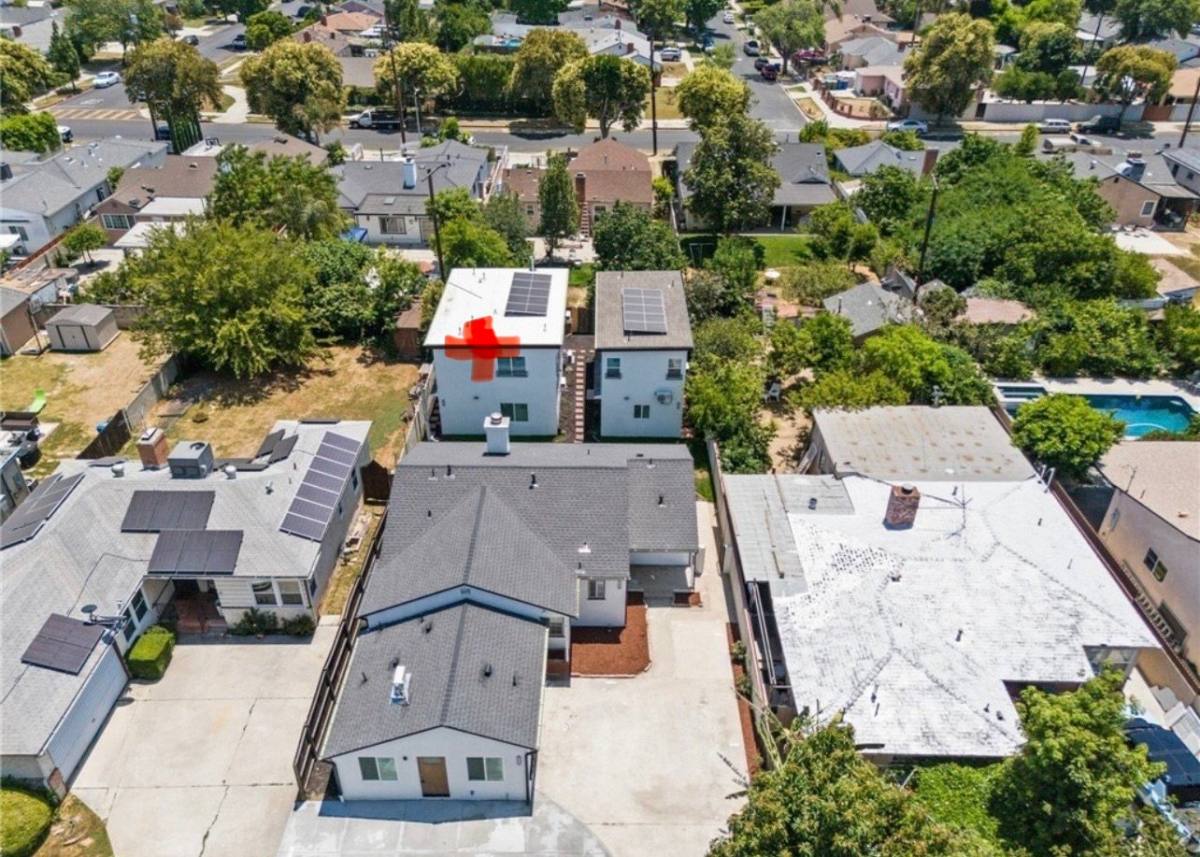 House for rent at 18654 1 2 Runnymede St, Reseda, CA 91335