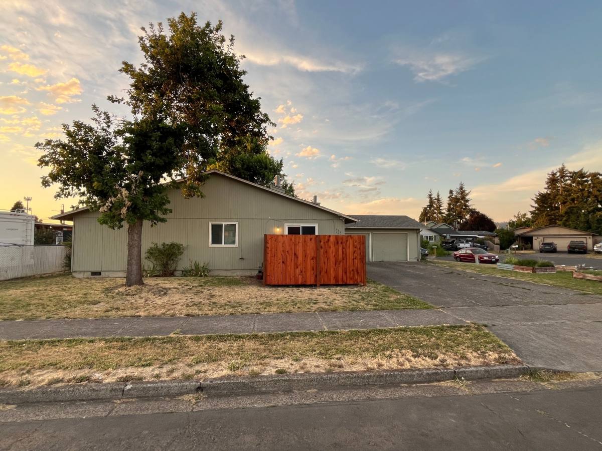 Apartment for rent at 520 38th Place, Springfield, OR 97478