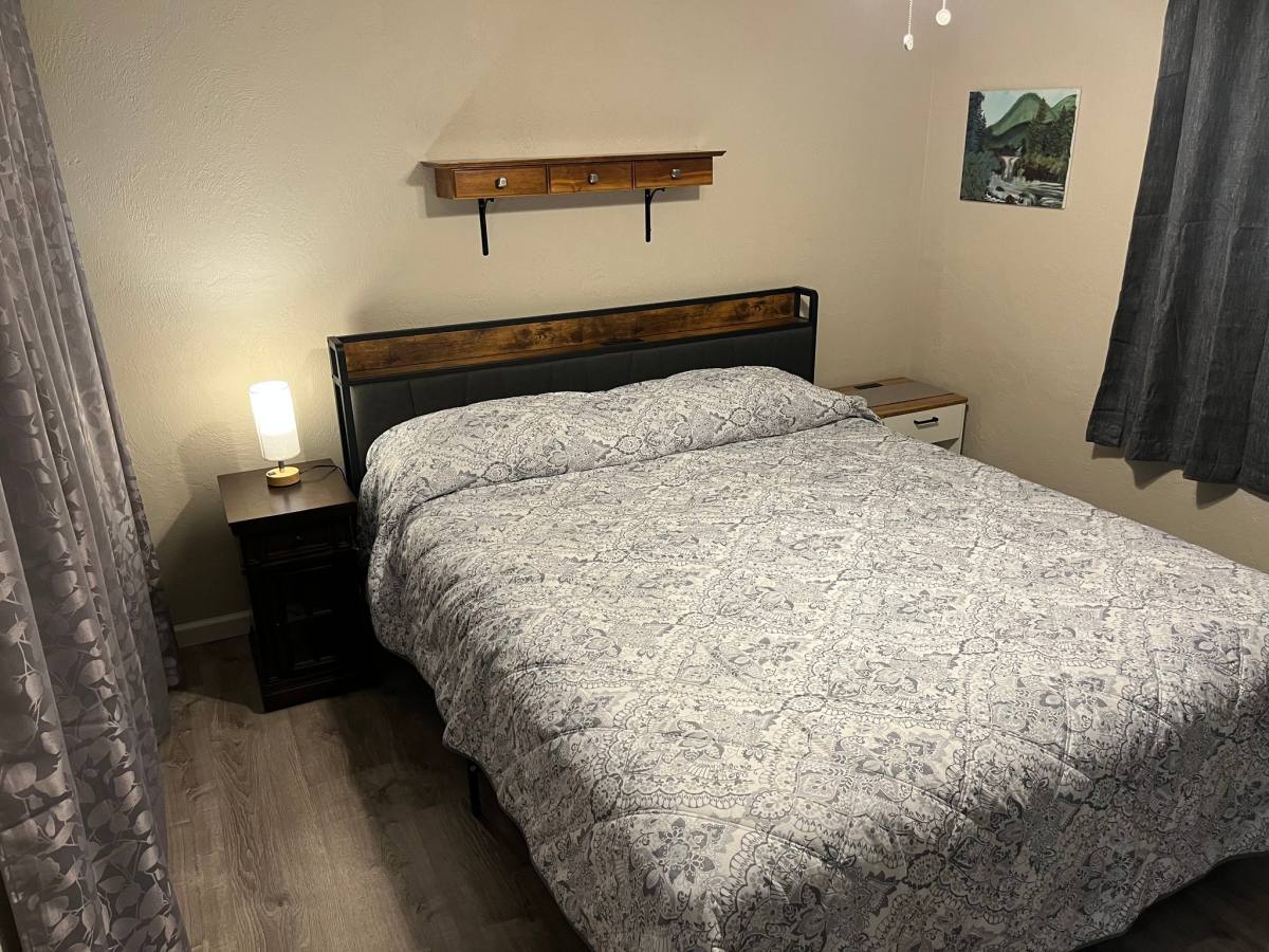 Apartment for rent at 520 38th Place, Springfield, OR 97478