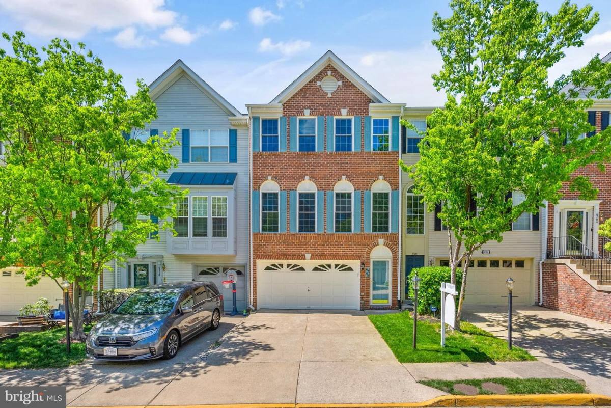 Townhouse for rent at 6708 Ordsall St, Alexandria, VA 22315